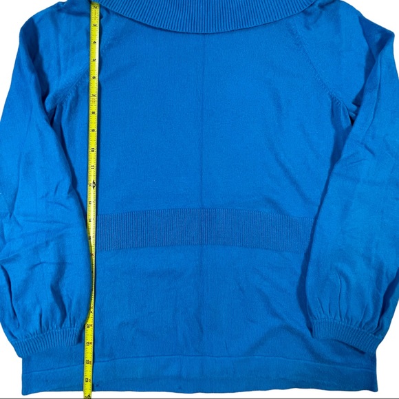 Jones New York size medium blue thin sweater, fold down neck, elastic wrists - Picture 5 of 7